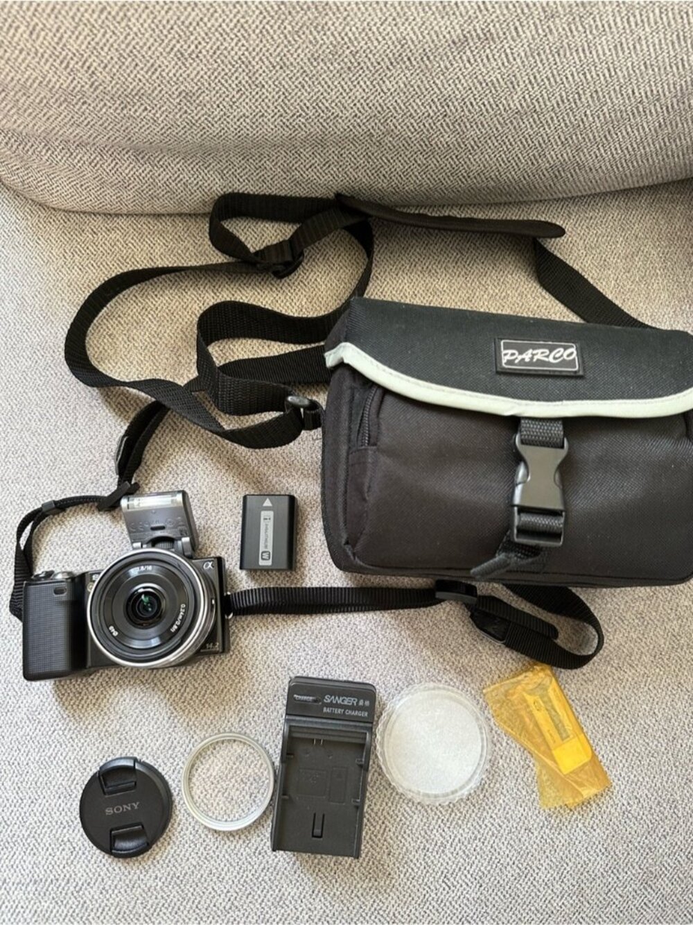 New Sony NEX-5 16MP APS-C Mirrorless E Mount Digital Camera COMBO Alpha 16mm 2.8